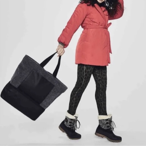 DSW Gray Wool Like Fabric/Faux Pebbled Leather Weekender Bag OS - Picture 1 of 7